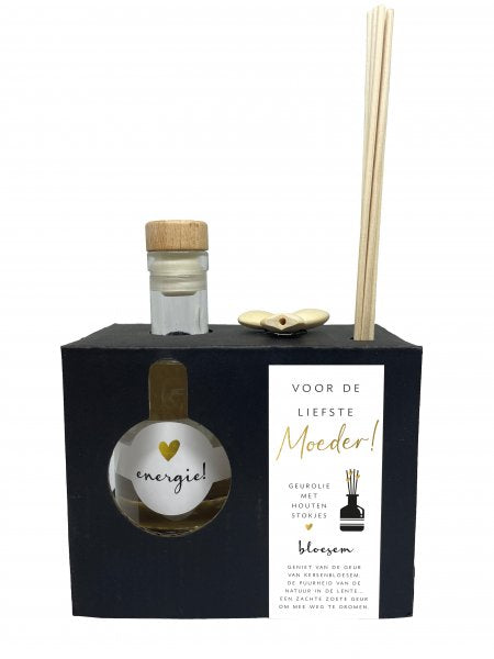 Geurolie met houten stokjes