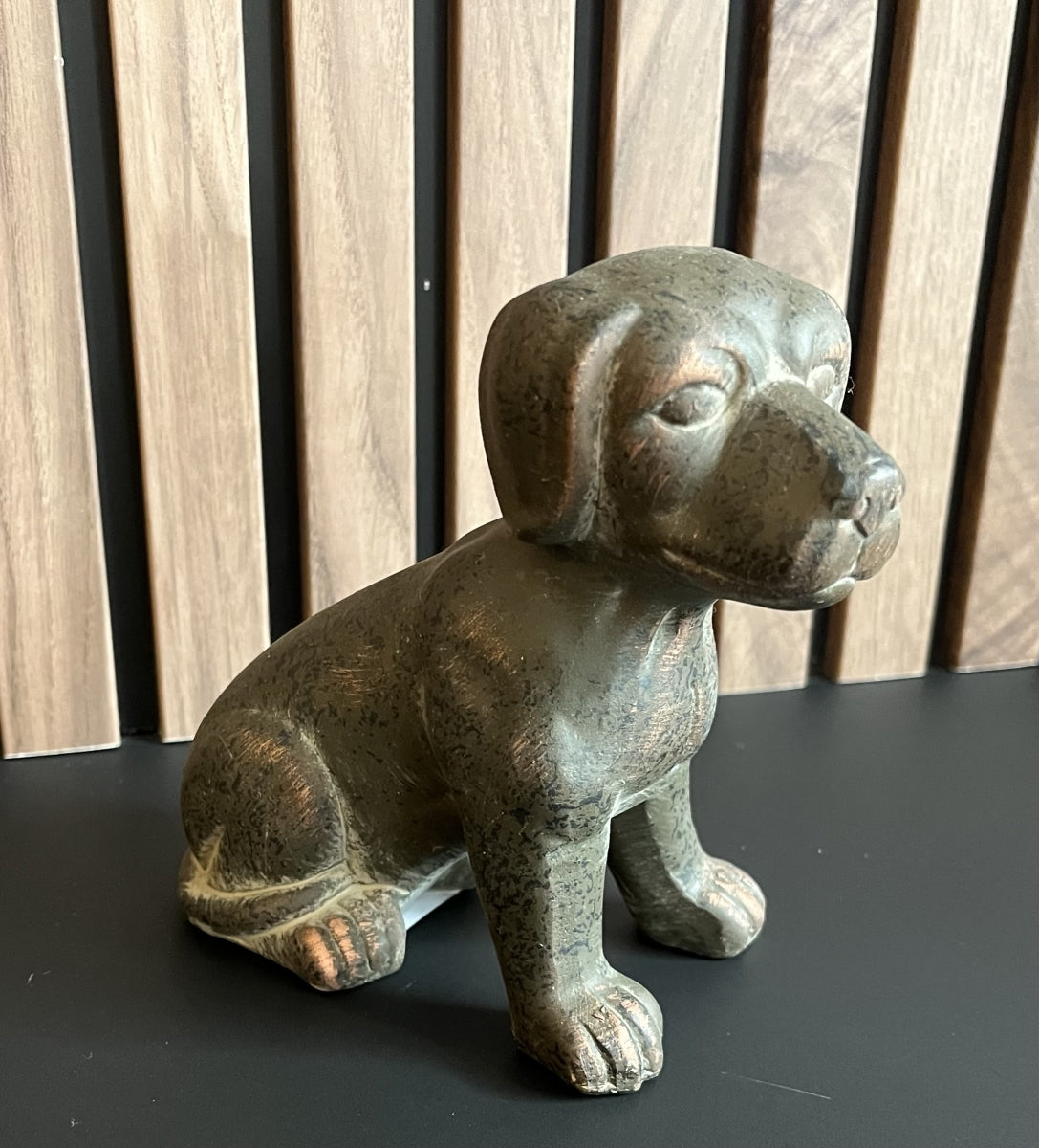 Hond zittend bruin Small