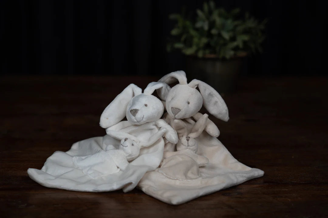 Knuffel konijn wit met mini konijntje 20x20cm