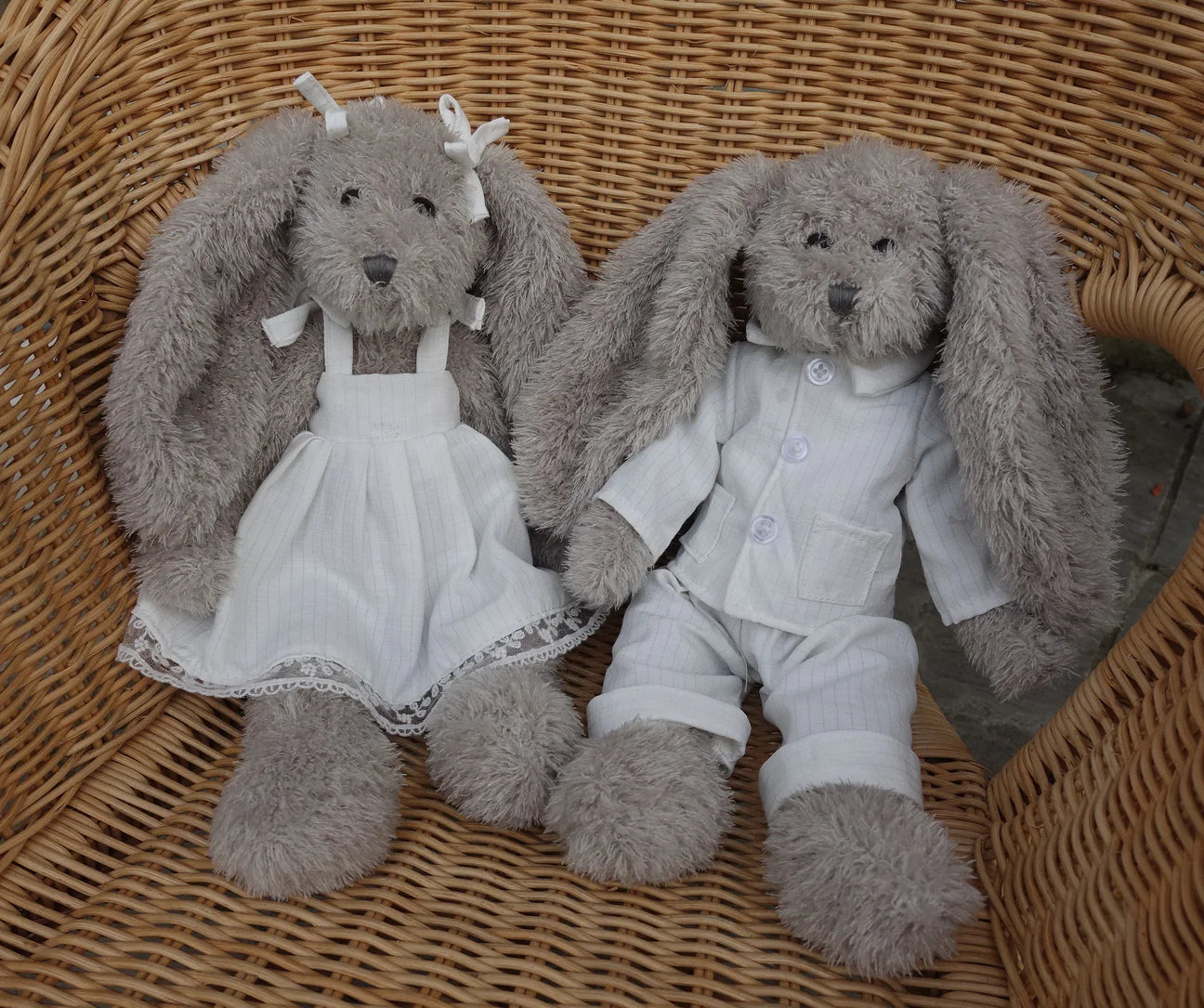 Konijn koppel met witte outfit - 30cm