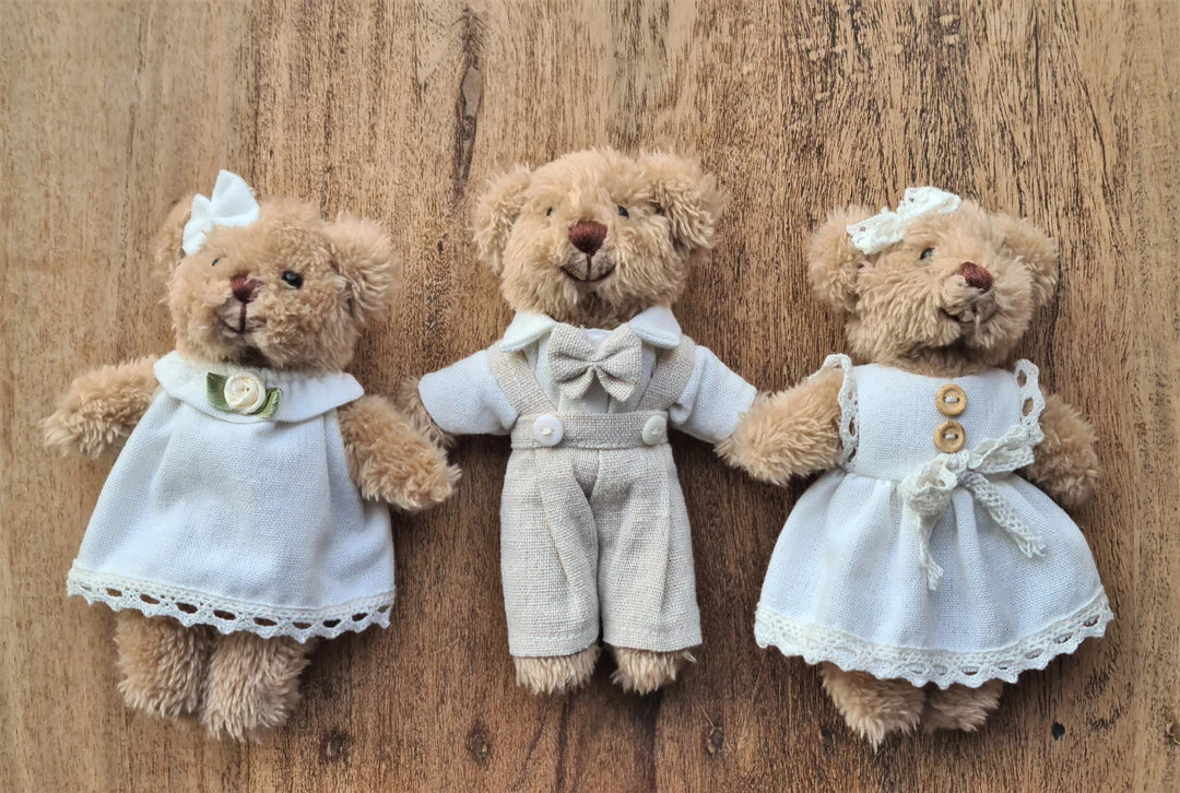 Mini-Beertje witte outfit 15 cm Vrouwtje met effen kleedje