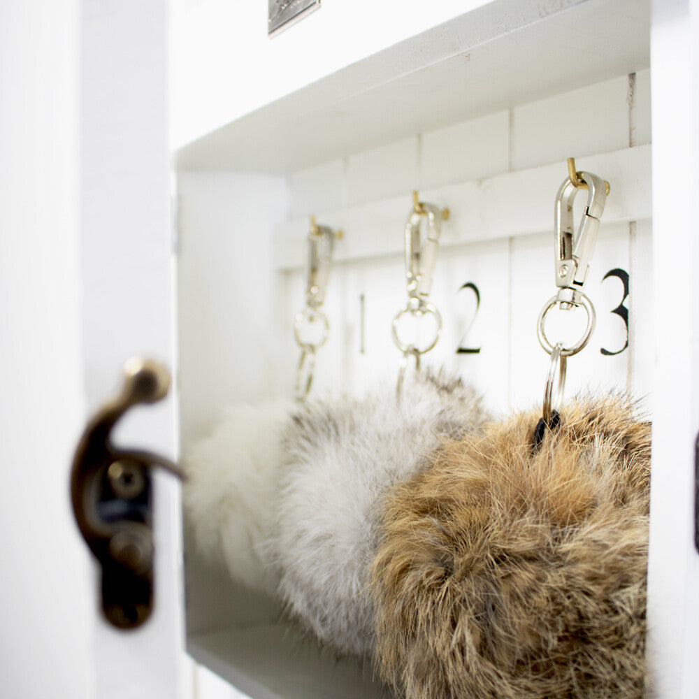 Sleutelhanger pom pom grijs