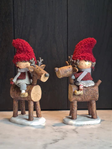 Jongen op rendier rode outfit 21 cm