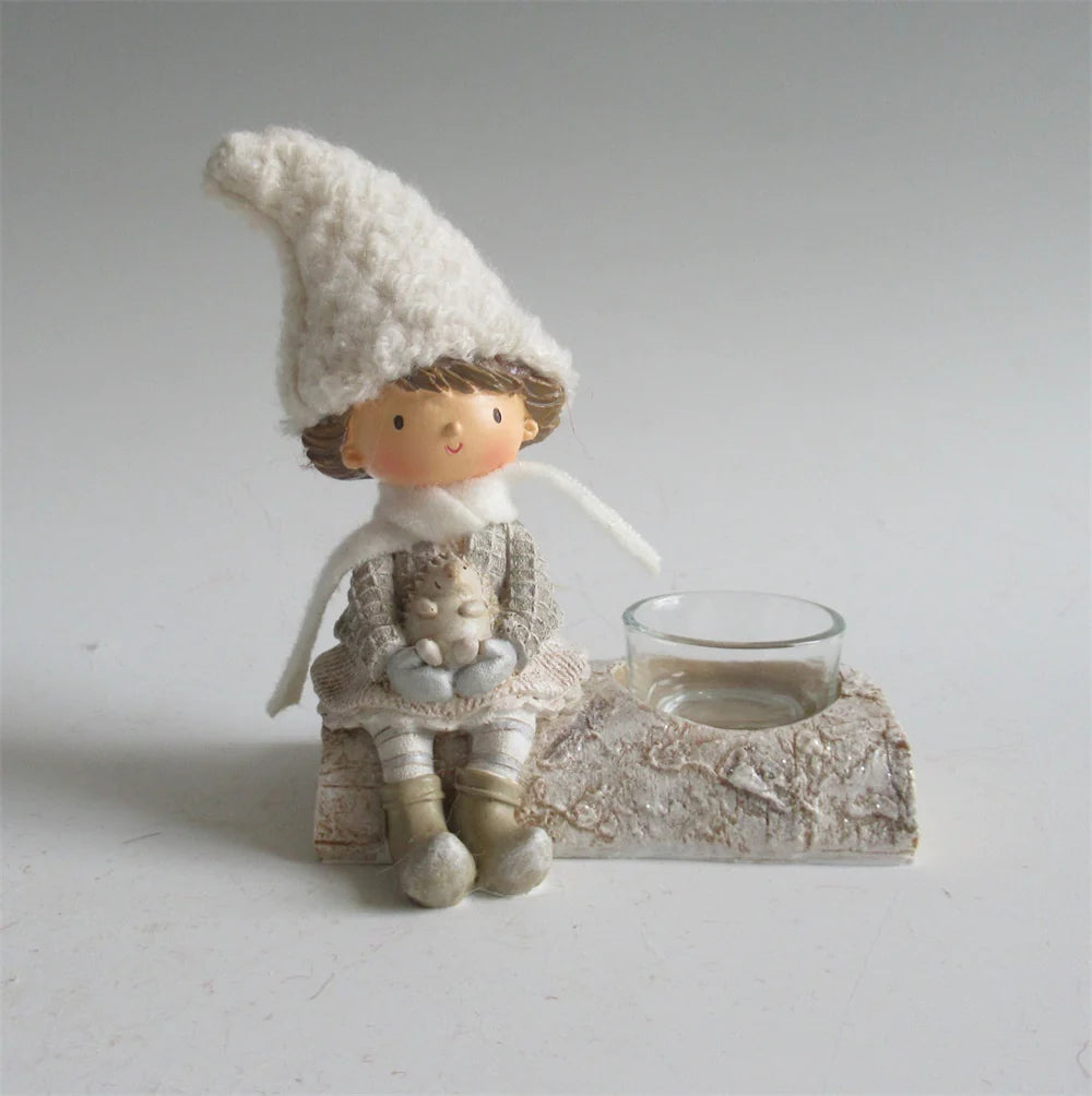 Meisje op boomstronk witte outfit t-licht 15 cm
