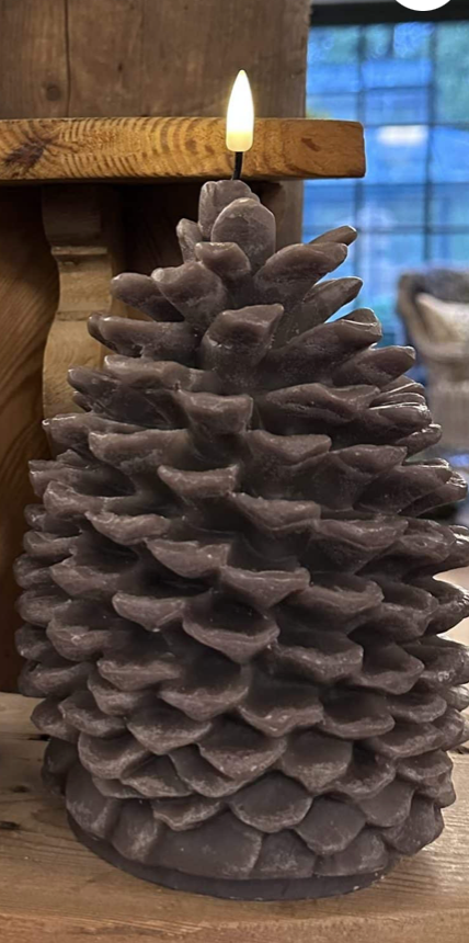 LED kaars Pine Cone, echt vlam effect, H 19 cm