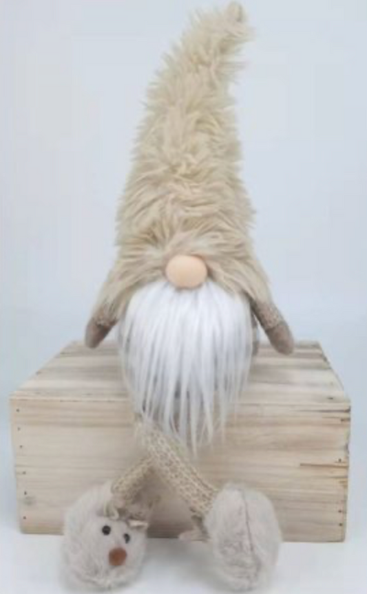Zittende Kabouter met slippers